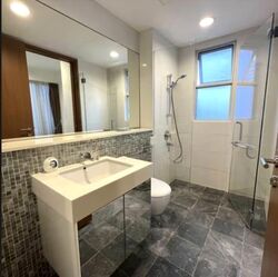 RV Suites (D10), Apartment #533359591